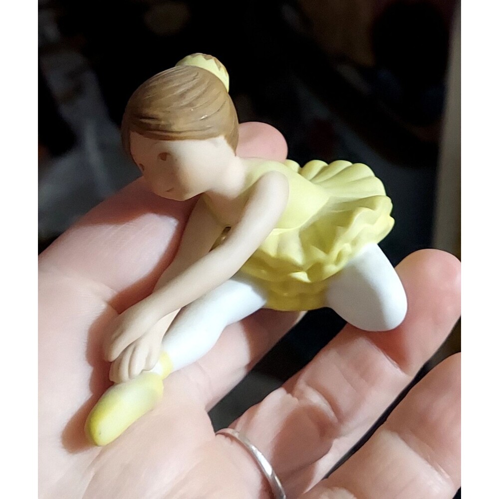 Holly Hobbie Porcelain Hand Painted Yellow Ballerina Figurine Matte Finish